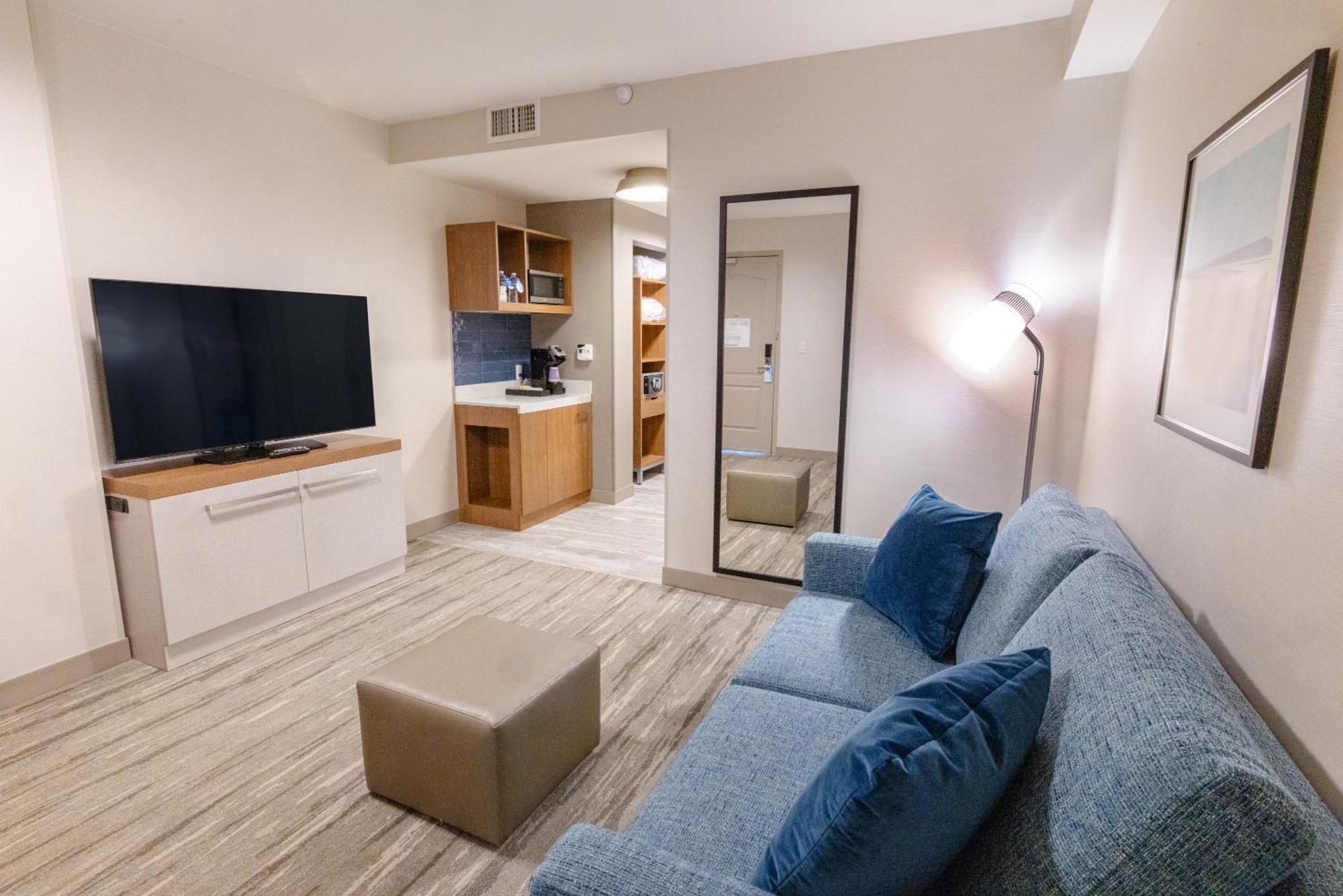 Hilton Garden Inn Лейкууд Екстериор снимка