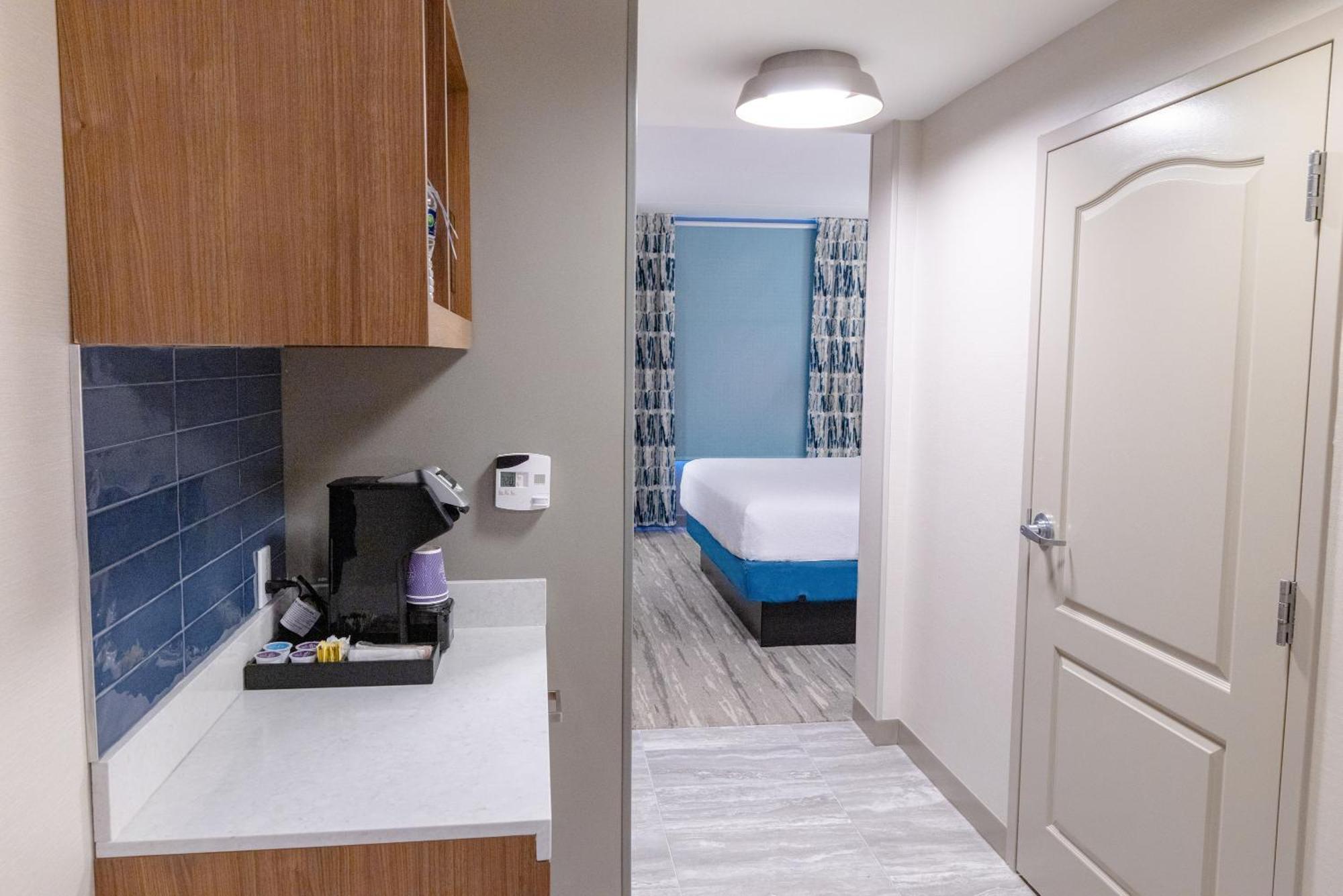 Hilton Garden Inn Лейкууд Екстериор снимка