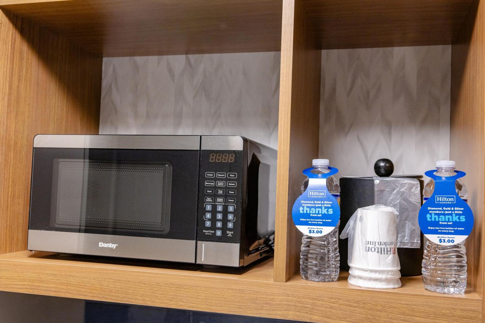 Hilton Garden Inn Лейкууд Екстериор снимка