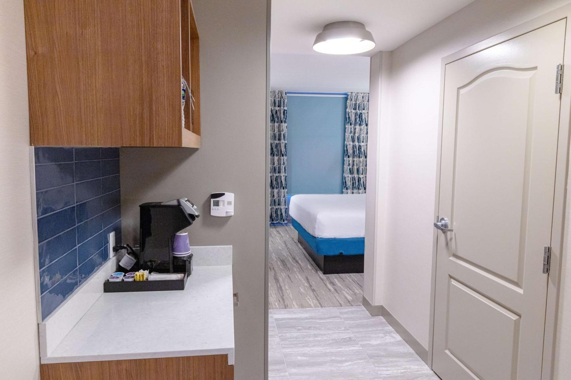 Hilton Garden Inn Лейкууд Екстериор снимка